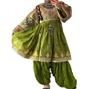 Vestidos de novia estilo afgano Kuchi, los más vendidos, con diseño de bordado simple y decoraciones de encaje con diamantes. - Product Image 1