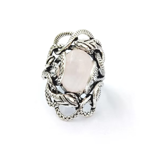Anillo de Cuarzo Rosa de Diseño Único (16.4 Gramos) en Plata de Ley 925 con Motivo de Serpiente, Joyería Moderna y Elegante, Regalo para Ocasiones Especiales - Product Image 2