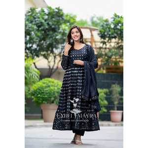 Ensemble costume brodé noir Alice pour femme - Product Image 5