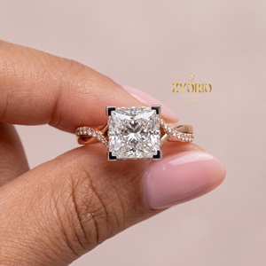 Anillo de Compromiso de Lujo con Diamante Cultivado en Laboratorio de 2.42 Quilates, Corte Princesa, EF VS1, Plateado en Plata, con Vástago Dividido, para Boda - Product Image 2