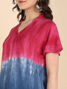 มาเอส่าเสื้อผ้าผู้หญิง ผ้าเรยอน ย้อมสีแบบไท-ได คอวี แขนสั้น ทรงปกติ เสื้อลำลอง ผ้าเนื้อบางเบาและระบายอากาศได้ดี - Product Image 4
