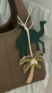 Amuleto de Elefante Bordado a Mano con Cuentas, Único, Bonito, Elegante, de Última Moda, de Lujo, con un Diseño Novedoso y Moderno de glowin fashion - Product Image 6