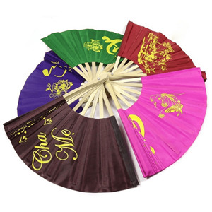Abanicos de mano para invitados de bodas, de gran calidad, sostenibles, de bambú natural y seda. - Product Image 1
