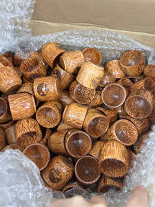 Tetera de Madera Hecha a Mano, Diseño Vietnamita en Madera de Coco, para Servir Té, Decoración de Cocina y Colección de Regalos - Product Image 4