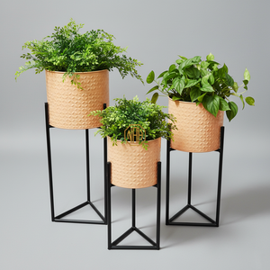 Supports de plantes modernes en métal avec finition cuivre martelé pour plantes vertes d'intérieur, design minimaliste, décoration intérieure - Product Image 1