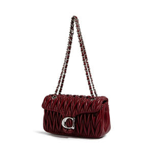 Bolso Cuadrado Pequeño Rojo Clásico, Versátil y Elegante de Alta Gama, Acolchado, con Correa de Cadena Metálica para Mamá, Nuevo Modelo 2026 - Product Image 3