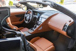 Auto Usado en Excelentes Condiciones, Bajo Kilometraje, Jaguar S F-Type R 75 Convertible 2024, Listo para Enviar - Product Image 3
