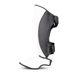 Protège-tibias en cuir personnalisés OEM par sublimation pour unisexe, design unique, protège-tibias noirs, protection de tibia pour la boxe, logo personnalisé - Product Image 4