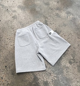 Pantalones cortos de felpa de algodón 100% personalizados para hombre, estilo vintage, de gran tamaño, con logotipo bordado y estampado de alta calidad. - Product Image 1