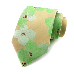 Cravate en soie à motif floral blanc, cyan et turquoise, design imprimé frais, toucher léger, accessoires pour célébrations estivales - Product Image 3