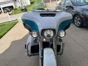 Motocyclette de tourisme cruiser Harley-Davidson Electra Glide Ultra Classic personnalisée d'occasion 2017 - Product Image 2