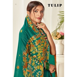 Sari en lin et coton Tulip avec large bordure et pallu à motifs de perroquets et de fleurs pour mariage - Product Image 2