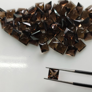 ควอตซ์สโมคกี้ธรรมชาติ 7 มม. ทรงสี่เหลี่ยมเจ้าหญิงคัท คุณภาพดีที่สุด พลอยเม็ดเดี่ยวสำหรับทำเครื่องประดับและสร้อยคอ - Product Image 1