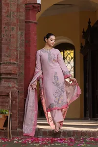 Ensemble d'été Safaa Maysa en coton tissé non coupé avec dupatta - Tissu pour robe florale rose clair - Product Image 4