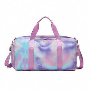 Sac de sport en polyester avec imprimé loup coloré, fermeture éclair et poignées noires - Product Image 6