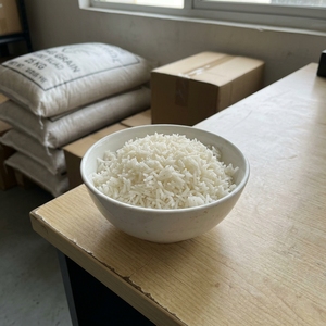 Riz blanc à grains longs de qualité supérieure pour l'exportation, destiné aux acheteurs en gros, avec qualité de mouture et emballage sélectionnés - Product Image 1