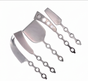 Ensemble de spatules et couteaux à beurre en acier inoxydable avec manche à motif chaîne, parfait pour la vaisselle de mariage et le service. - Product Image 1