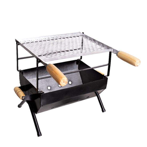 Parrilla de hierro antigua y duradera con cuerpo con detalles hechos a mano y patas extra gruesas para mayor estabilidad en césped o patio. - Product Image 4