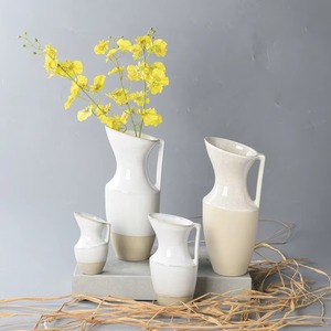 Jarrón de Flores de Cerámica Hecho a Mano, Decoración Elegante, Jarrón de Cerámica Minimalista, Diseño Contemporáneo - Product Image 6