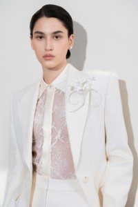 เครื่องประดับเสื้อผ้าแฟชั่นชั้นสูง ดอกไม้ผ้าทำมือ ประดับเสื้อผ้า ETHEREAL WHITE FLOWER ตกแต่งเสื้อแจ็คเก็ต ชุดเดรส ผ้าพันคอ - Product Image 5