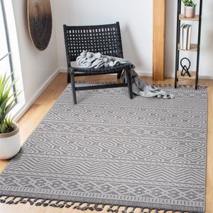 Set di Tappeti Geometrici Grigio/Bianco 5X7 per Interni/Esterni della Collezione LOOM and LUXE - Product Image 1