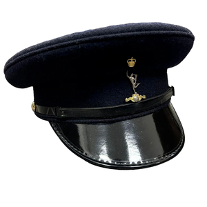Gorra clásica con visera estructurada y firme, diseñada para uniformes, desfiles, disfraces y actuaciones ceremoniales. - Product Image 2