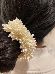 Bracelet de mariée léger en tissu blanc style Jaipur, avec Gajra artificiel, accessoires de mariage pour femme - Product Image 4