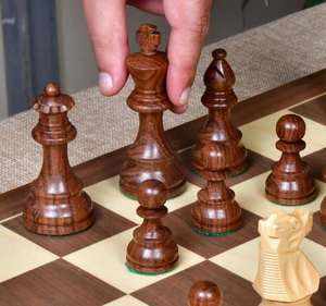 Jeu d'échecs de reproduction Lardy français, pièces en bois de Sheesham et de buis lestées, hauteur du roi 3,75 pouces, avec reines supplémentaires - Product Image 4