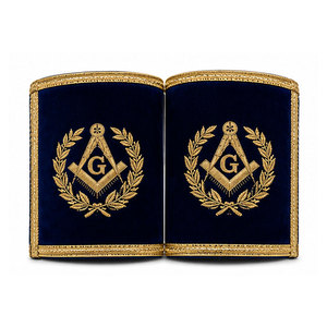 Manchettes maçonniques personnalisées avec tissu lisse, design classique et finition soignée pour vêtements formels et accessoires de mode - Product Image 1