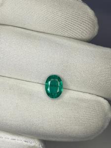 Émeraude zambienne naturelle facettée de haute qualité, taille ovale. Émeraude de qualité supérieure, taille ovale. - Product Image 1