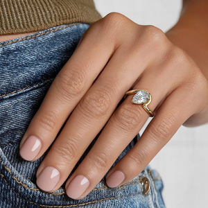 Bague de fiançailles moderne en diamant solitaire bypass - Product Image 3
