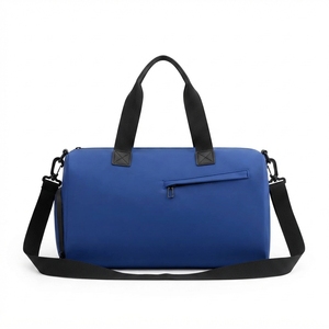 Sac de voyage bleu personnalisé, sac de sport imperméable avec bandoulière réglable et poche zippée - Product Image 1