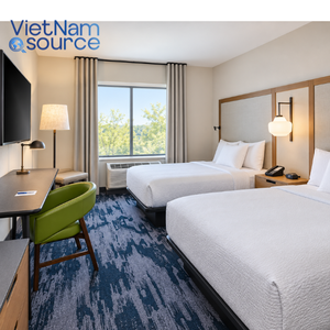 Fournisseur de meubles d'usine au Vietnam pour les rénovations de l'hôtel Fairfield Inn, incluant les armoires de chambre, le rangement de chambre et les meubles de chambre. - Product Image 1