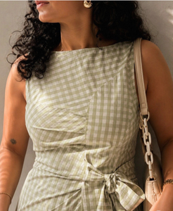 Robe midi à carreaux avec une silhouette évasée pour les tenues décontractées, à porter au quotidien, mode féminine élégante et adaptée aux saisons. - Product Image 2