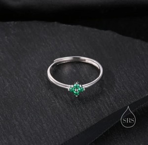 Bague de luxe en argent sterling avec motif d'hortensia vert et zircon, ornée de quatre petits cristaux, taille ajustable pour mariage - Product Image 3