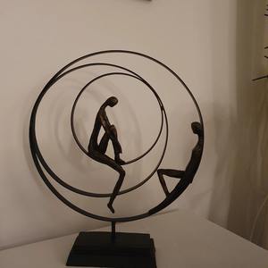 Sculpture Patience, figurine moderne abstraite en résine et métal, assise dans un cercle concentrique, pour décoration de table et de chambre à coucher. - Product Image 6