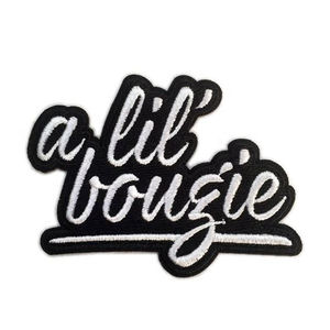 Patch brodé personnalisé à thermocoller, forme irrégulière, noir et blanc, pour décoration de vêtements - Product Image 1