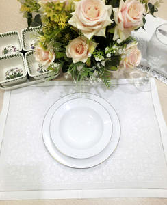 Ensemble de sets de table et de serviettes personnalisés en coton blanc brodé de petites fleurs, lavables, avec ourlet festonné, pour la maison et les événements de mariage - Product Image 6