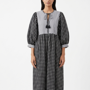 Belle robe en coton à motifs floraux, imprimée à la main, pour un usage décontracté. - Product Image 1