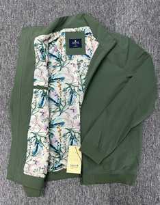 เสื้อแจ็คเก็ตบุรุษสำหรับฤดูหนาว ผ้าแคนวาส ราคาขายส่งจากโรงงาน เสื้อผ้าสำเร็จรูป สต็อกสินค้าเกิน แจ็คเก็ตบอมเบอร์ พร้อมส่งออก - Product Image 2