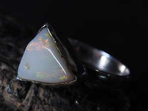 แหวนโอปอลออสเตรเลียธรรมชาติขัดเงาแบบหยาบ ตัวเรือนเงิน ประดับพลอย ดีไซน์คลาสสิก เหมาะสำหรับงานปาร์ตี้ งานแต่งงาน ของขวัญสำหรับเธอ สินค้ามาใหม่ - Product Image 2