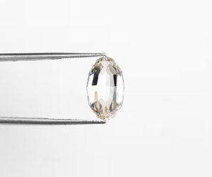 OM GEMS Diamant ovale taille étagée de 3,54 carats, couleur Champagne Fancy Vivid, percé au laser, rempli, cultivé en laboratoire, certifié IGI, pour fiançailles - Product Image 2