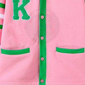 Cardigan rose de la collection Sorority, logo AKA avec lettres grecques, rayures vertes et blanches, col en V, pull pour femme, tricoté en acrylique, manches longues - Product Image 6