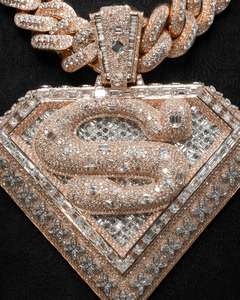 Colgante de Héroe de Acción con Logotipo Personalizado y Diamantes de Imitación para Hombre, Amuleto de Moissanita VVS, Joyería de Plata 925 con Diseño de Superhéroe Hip Hop Personalizado - Product Image 3