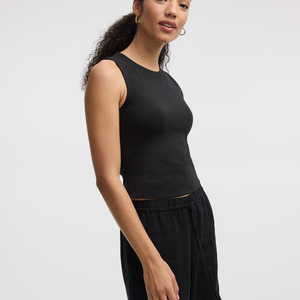 Haut court tricoté noir sans manches, col rond, coupe ajustée, décontracté, pour femme - Product Image 1
