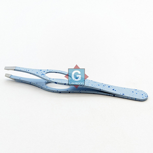 Pinzas Modernas para Cejas con Puntas Inclinadas, Diseño Azul Moteado, Mango de Plástico Cómodo - Product Image 2