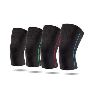 Genouillère réglable conçue pour le soutien, le confort et la compression pendant les entraînements, les sports et les mouvements quotidiens - Product Image 1