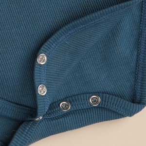 บอดี้สูทผ้ายีนส์แขนสั้นยืดหยุ่นทำจากไม้ไผ่ออร์แกนิกคุณภาพสูง - Product Image 3
