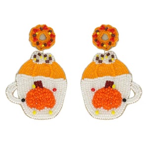 Pendientes colgantes con cuentas Love More de la marca BaubleBar, con diseño de mariposa tricolor y perlas de cuentas finas. - Product Image 3