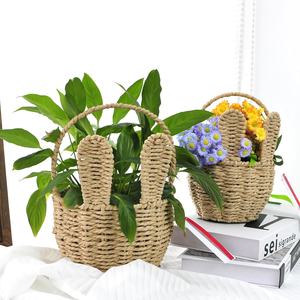 Panier de Pâques en osier fait à la main avec poignée |   Pot de fleurs décoratif en paille tressée |   Panier-cadeau mignon de lapin pour les fêtes d'enfants - Product Image 5